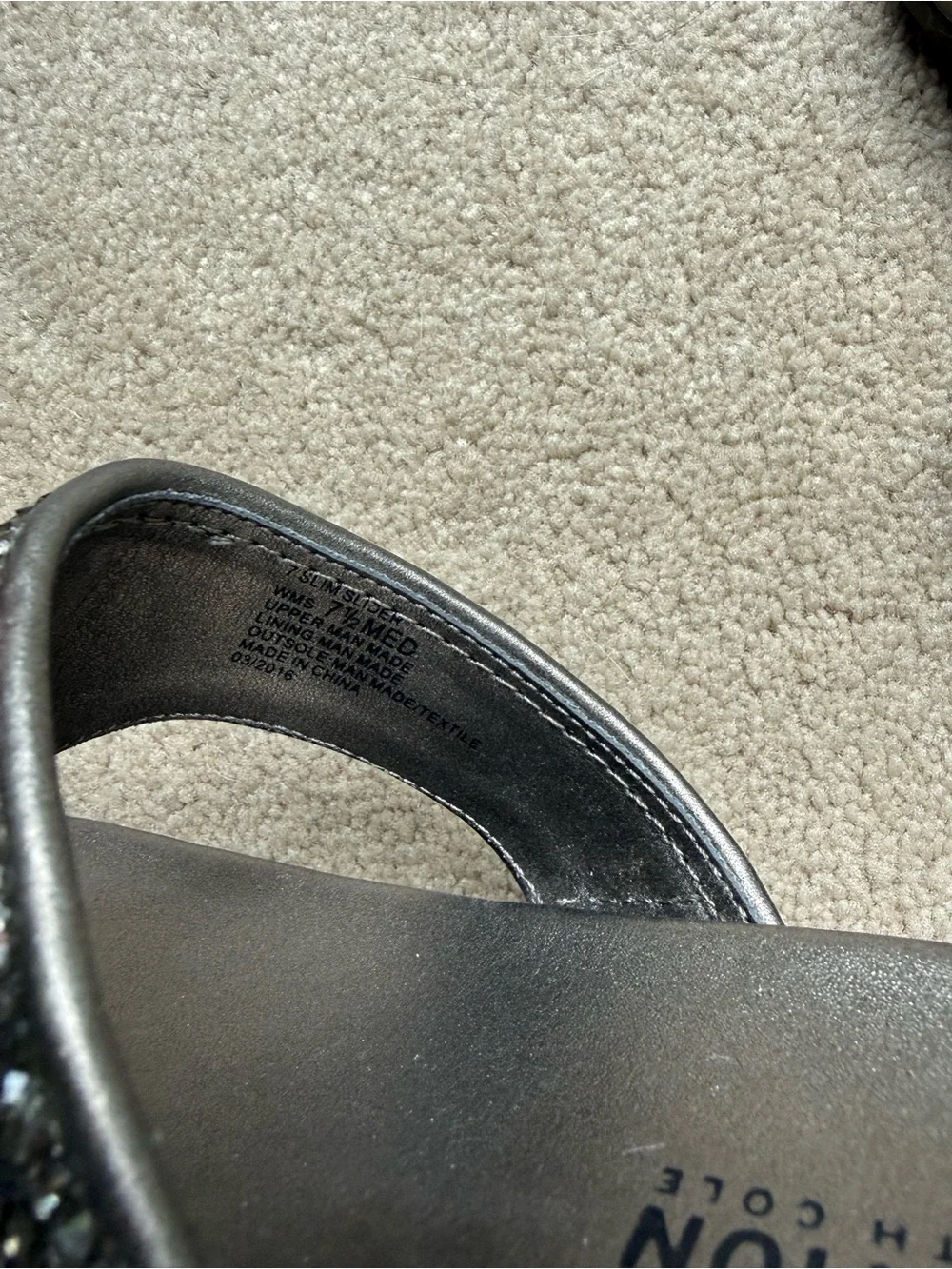 Vintage Kenneth Cole Reaction Women's Black Glitter Thong Sandals